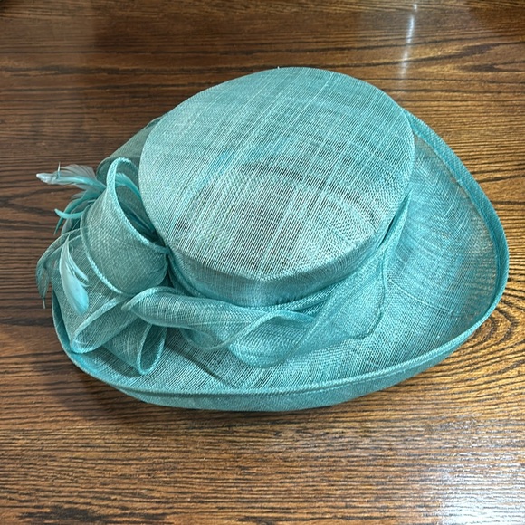 Teal event hat with feather detail - Picture 2 of 8